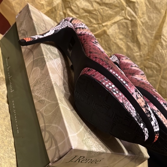 shoes - Picture 6 of 8